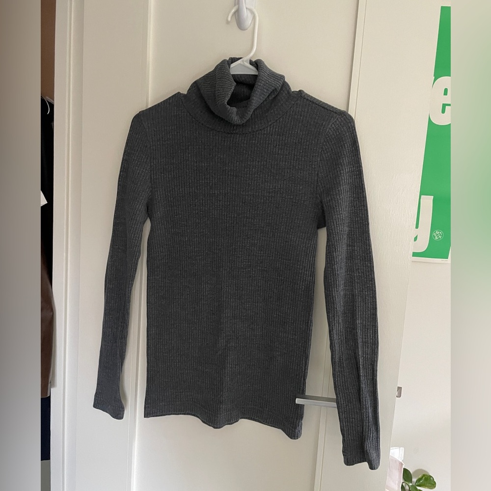 Grey ribbed turtle neck sweater